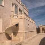 ...l� dove giace l�inutilizzato �Teatro Ulisse�, un politeama costruito nel 2004 da un gruppo di appassionati ma mai inaugurato a causa di problemi burocratici